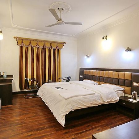 Hotel Ibni Kabeer Srīnagar Екстериор снимка