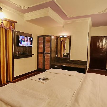 Hotel Ibni Kabeer Srīnagar Екстериор снимка