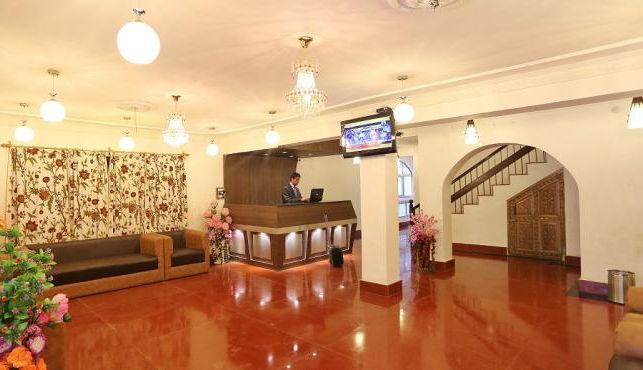 Hotel Ibni Kabeer Srīnagar Екстериор снимка