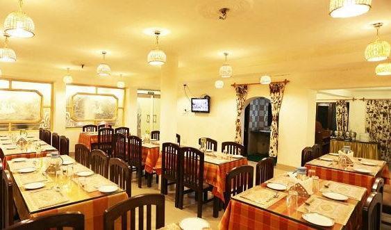 Hotel Ibni Kabeer Srīnagar Екстериор снимка