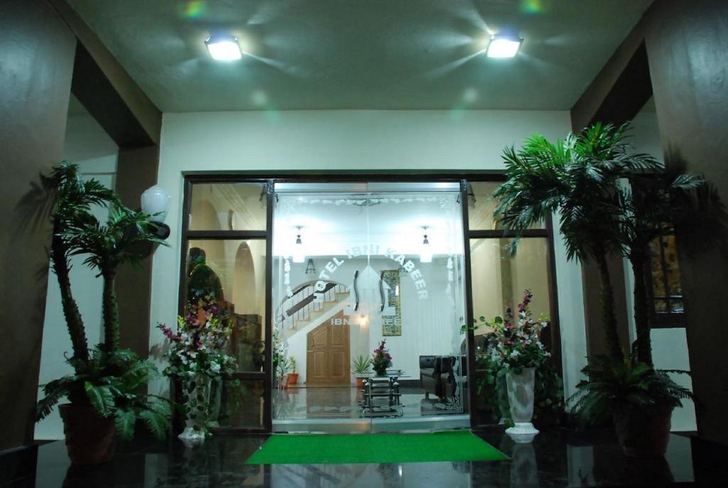 Hotel Ibni Kabeer Srīnagar Екстериор снимка
