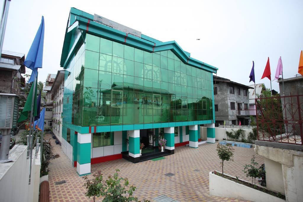 Hotel Ibni Kabeer Srīnagar Екстериор снимка