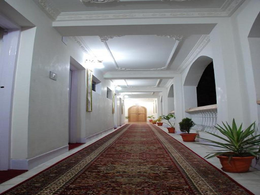 Hotel Ibni Kabeer Srīnagar Екстериор снимка