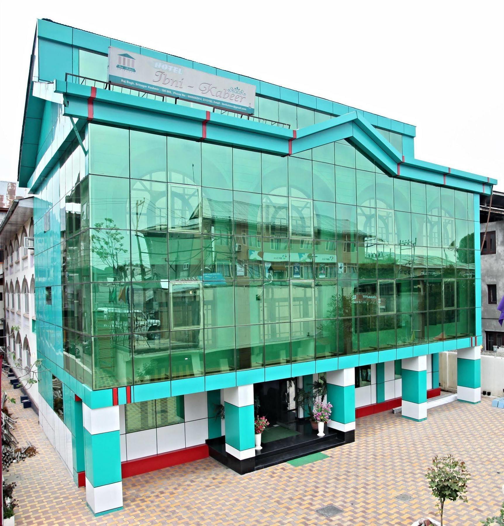 Hotel Ibni Kabeer Srīnagar Екстериор снимка