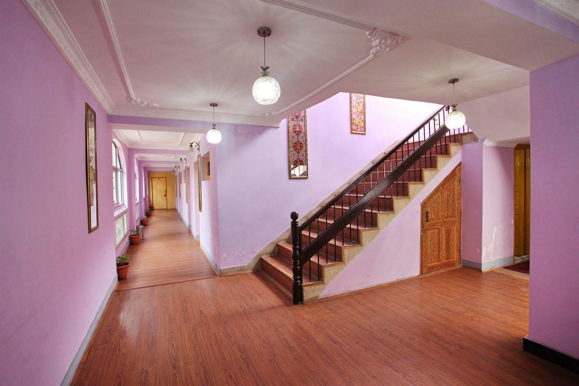 Hotel Ibni Kabeer Srīnagar Екстериор снимка