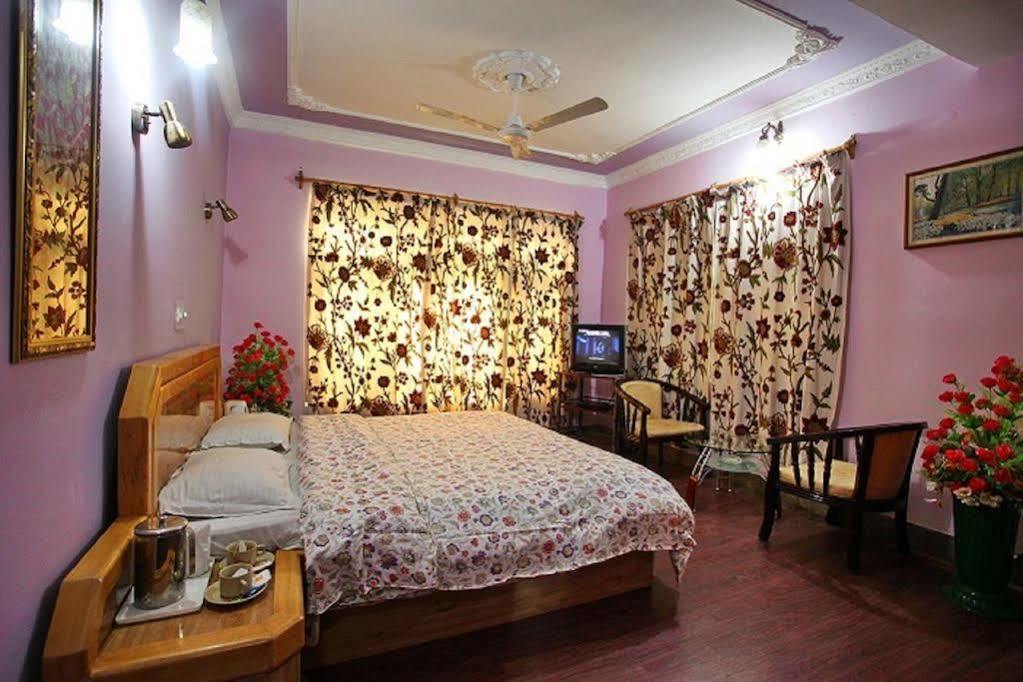 Hotel Ibni Kabeer Srīnagar Екстериор снимка